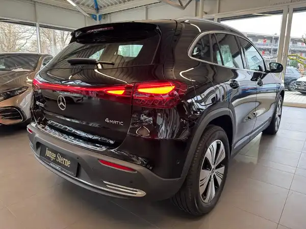 MERCEDES-BENZ EQA 300 4M (4/18)