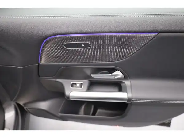 MERCEDES-BENZ EQA 250 (16/25)