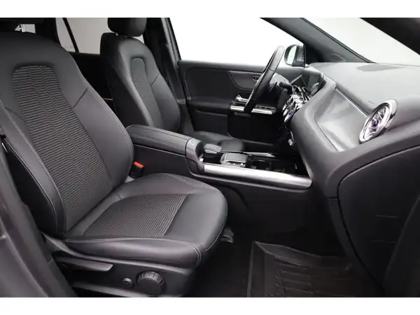 MERCEDES-BENZ EQA 250 (17/25)