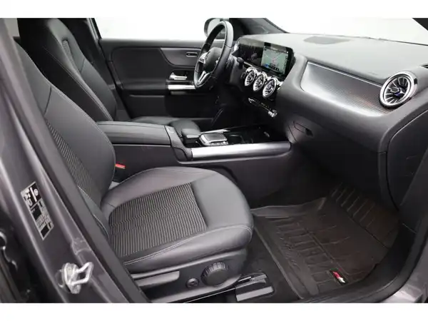 MERCEDES-BENZ EQA 250 (18/25)