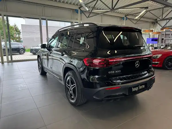 MERCEDES-BENZ EQB 300 4M (2/23)