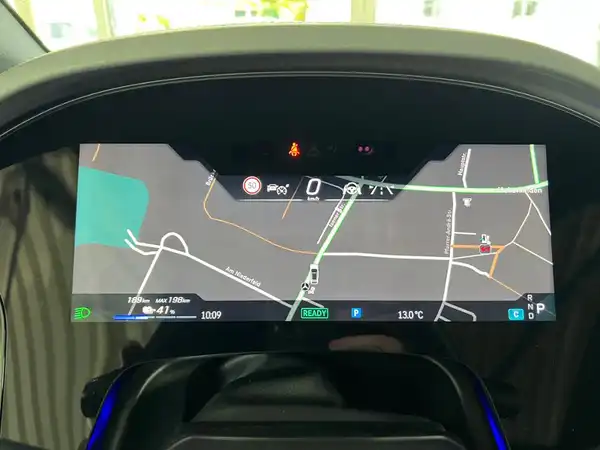 MERCEDES-BENZ EQE 350 4M SUV (26/30)