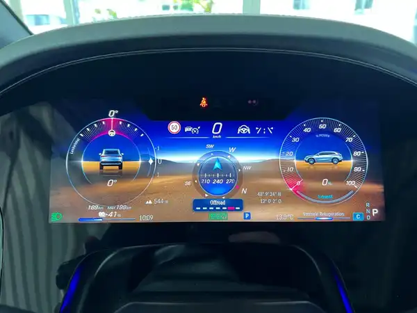 MERCEDES-BENZ EQE 350 4M SUV (27/30)